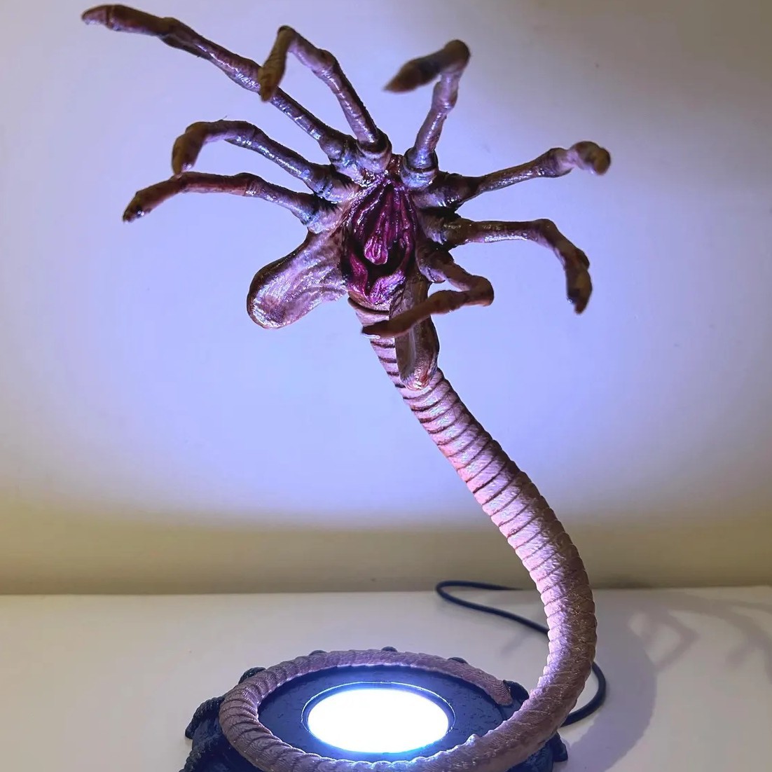 Luminária Alien Facehugger, De - Lighting Decoration Ideas avaliação e preço