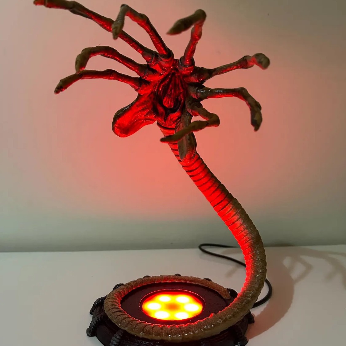 Luminária Alien Facehugger, De - Lighting Decoration Ideas avaliação e preço